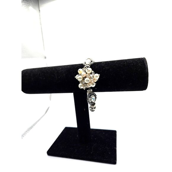 Pretty Silver Tone Faux Pearl crystal bead and Rhinestone textured Bracelet - Picture 3 of 7